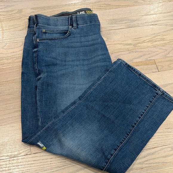 Lee Blue Relaxed Straight Fit Jeans/ Extreme Motion Tapered Leg - Picture 15 of 16